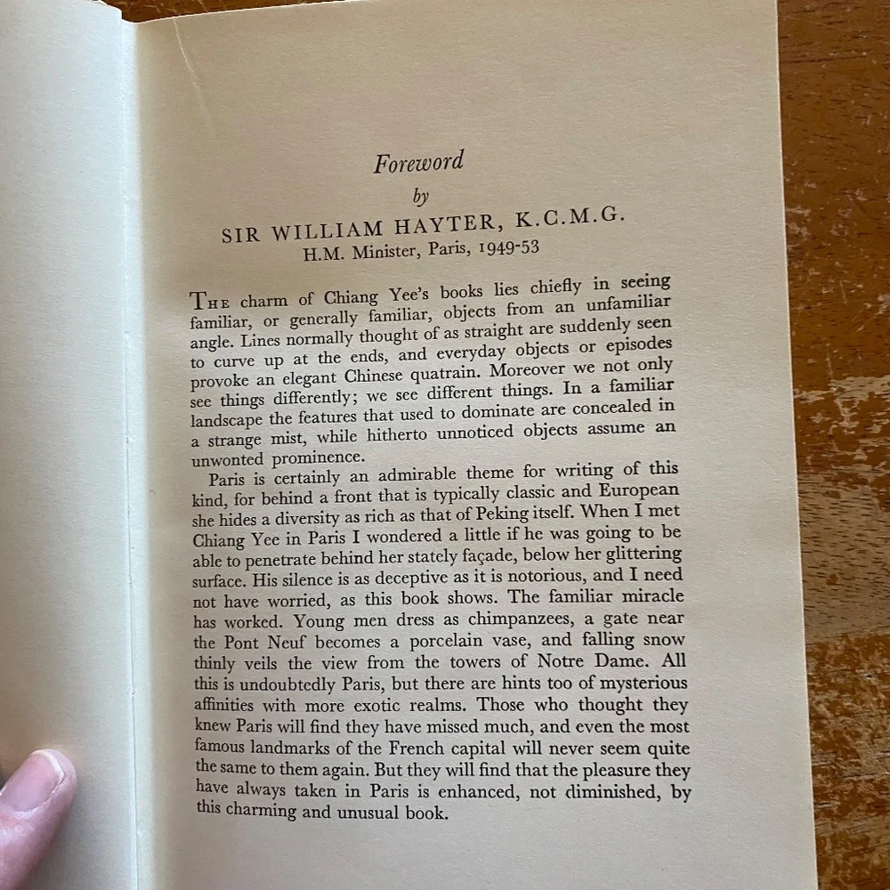 W.W. Norton Cream Dust Jacket Silent Traveller in Paris Hardcover Book OS‎